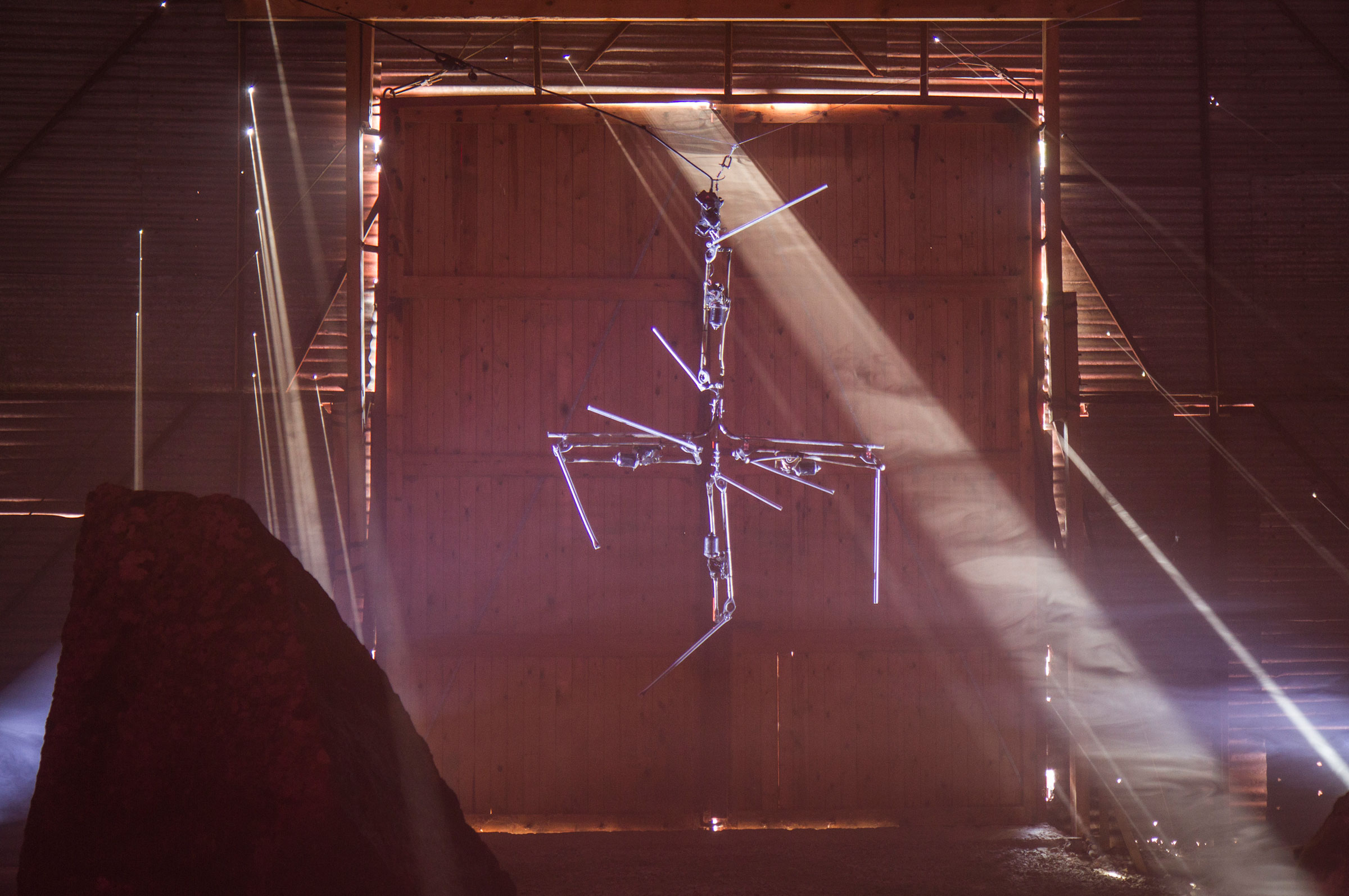 A theatrical installation by Andreas R. Andersson & Karl Sjölund inside the military heritage building of the Balloon Hall in Boden, Sweden. A part of the Luleå Biennial curated by Bruno Alves de Almeida and Aude Christel.