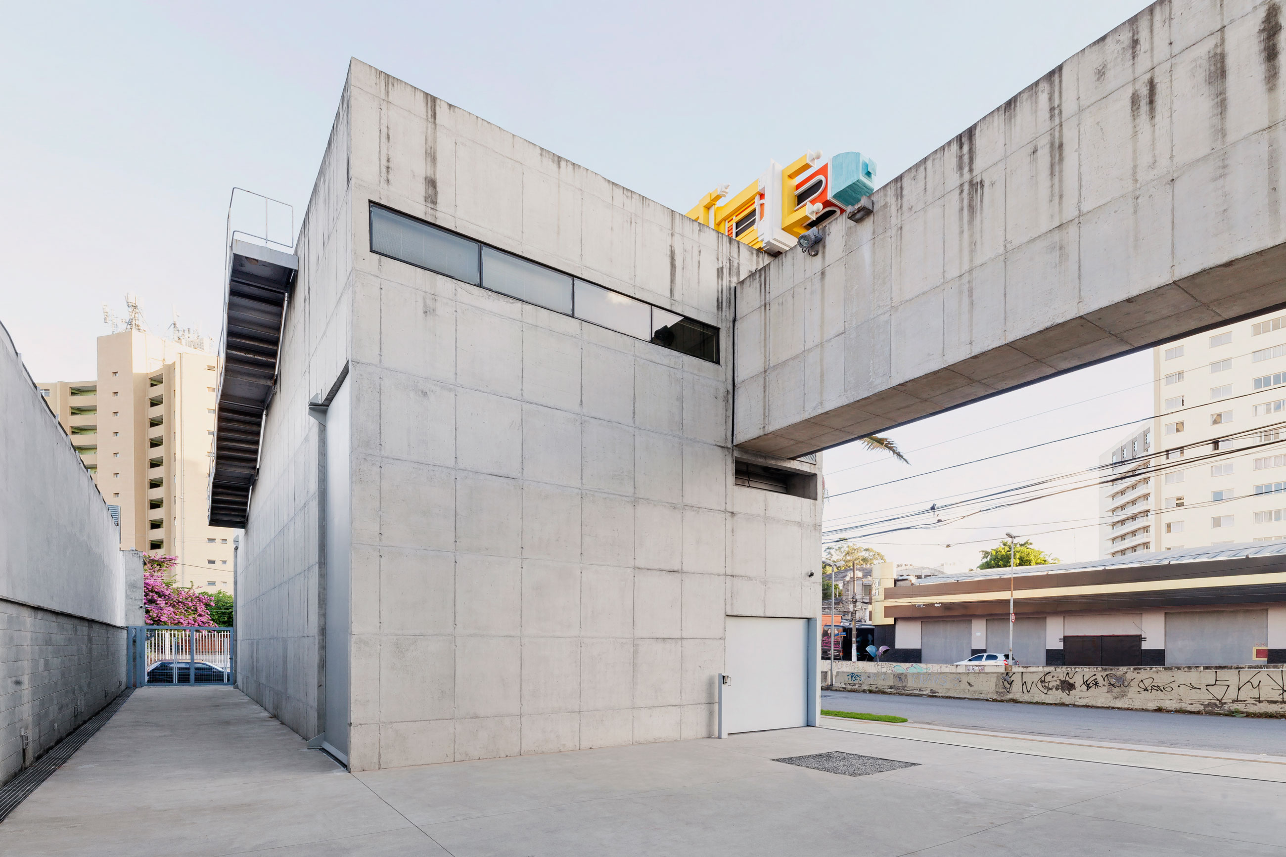 Site-specific Installation titled Friends of Perpetual Movement by artist Quinteros, consisting of a clock tower built with foam, paint, wooden structure, curated by Bruno Alves de Almeida for the project SITU at Galeria Leme, São Paulo, Brazil.