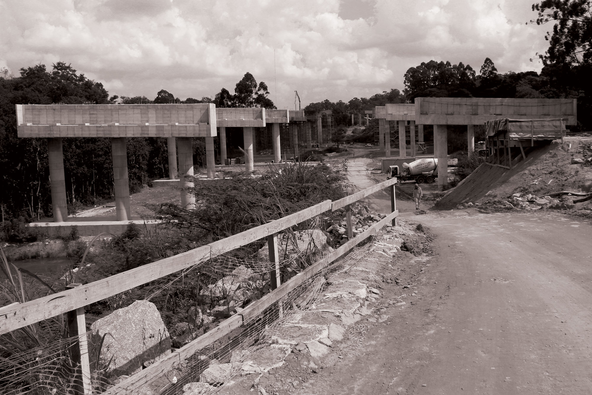 Construction of a section of Rodoanel Mário Covas, the Greater São Paulo beltway, Brazil, 2015.