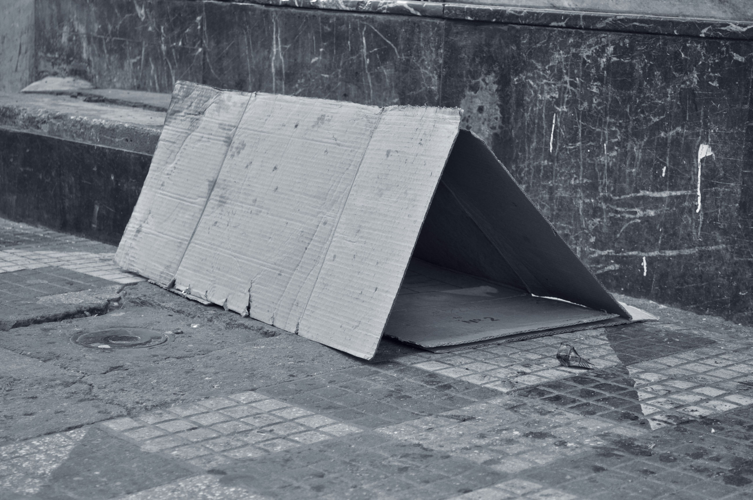 Black and white photo of a street of São Paulo, July 2010 by Ricardo Alcaide.